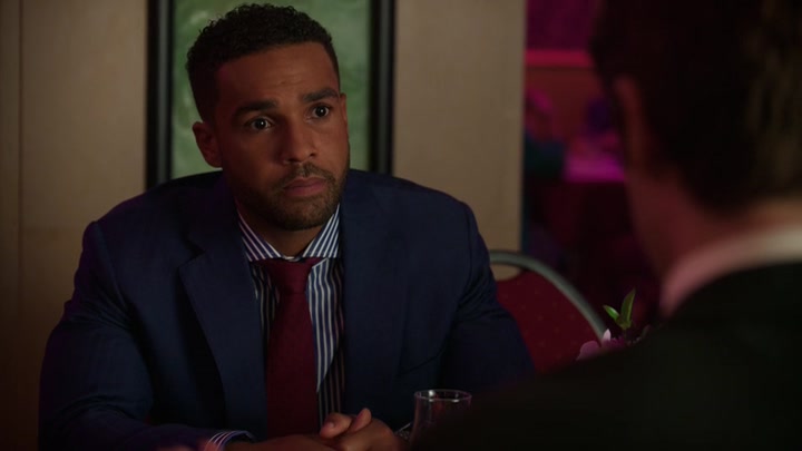 Emily_in_Paris_S02E10_WEBRip_x264-ION10_1094.jpg