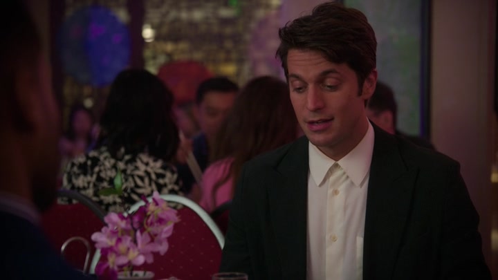 Emily_in_Paris_S02E10_WEBRip_x264-ION10_1095.jpg