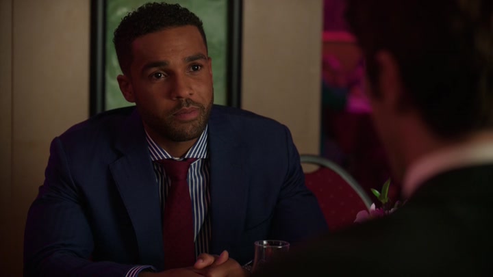 Emily_in_Paris_S02E10_WEBRip_x264-ION10_1101.jpg