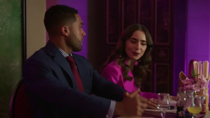 Emily_in_Paris_S02E10_WEBRip_x264-ION10_1105.jpg