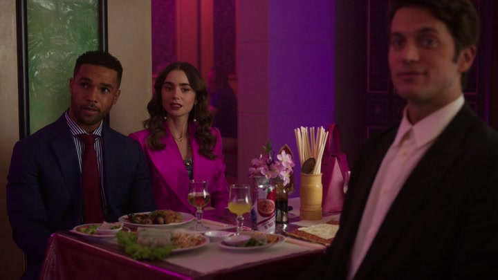 Emily_in_Paris_S02E10_WEBRip_x264-ION10_1125.jpg