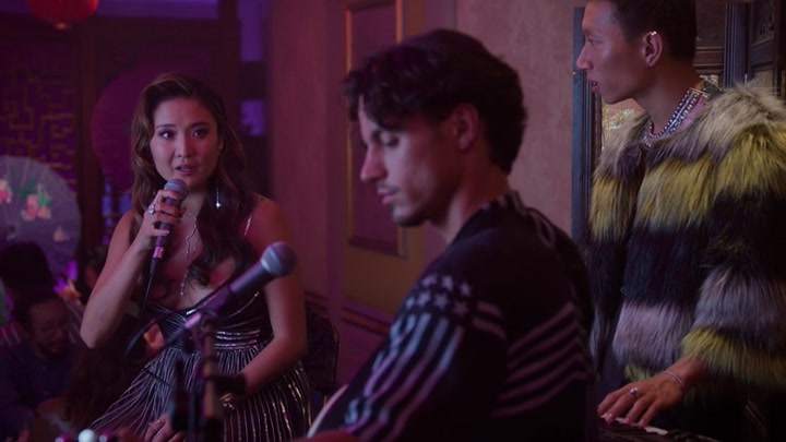 Emily_in_Paris_S02E10_WEBRip_x264-ION10_1152.jpg