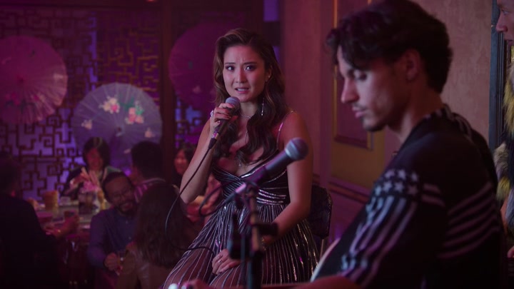 Emily_in_Paris_S02E10_WEBRip_x264-ION10_1192.jpg