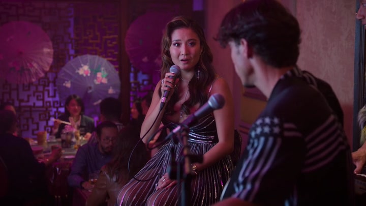 Emily_in_Paris_S02E10_WEBRip_x264-ION10_1207.jpg