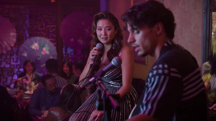 Emily_in_Paris_S02E10_WEBRip_x264-ION10_1211.jpg