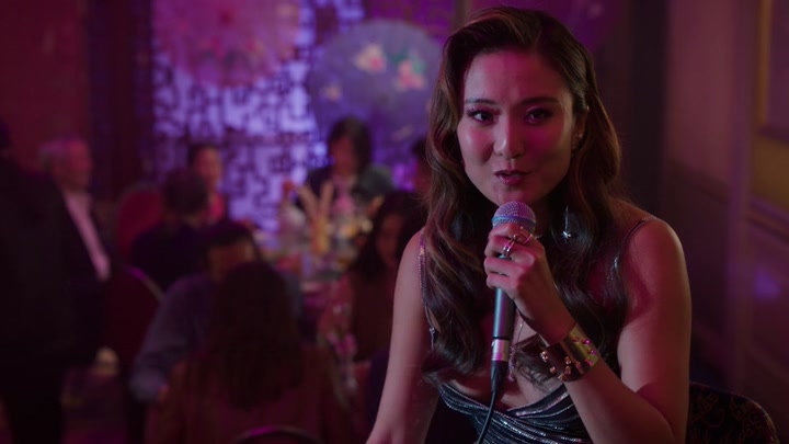 Emily_in_Paris_S02E10_WEBRip_x264-ION10_1216.jpg