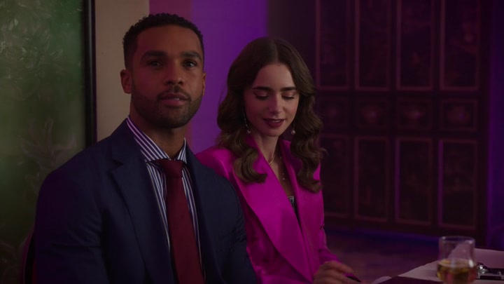 Emily_in_Paris_S02E10_WEBRip_x264-ION10_1238.jpg