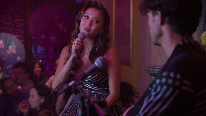 Emily_in_Paris_S02E10_WEBRip_x264-ION10_1251.jpg