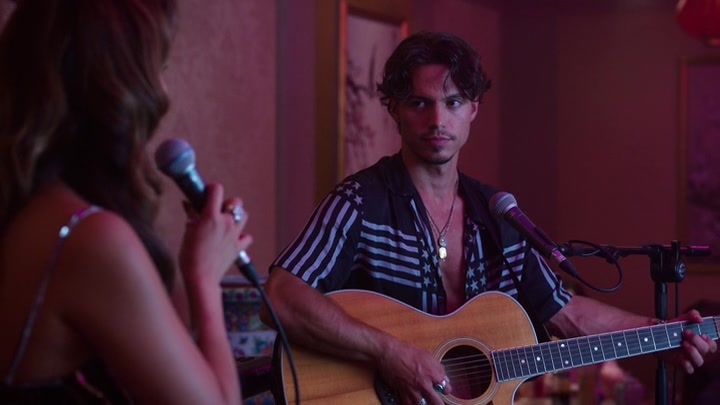 Emily_in_Paris_S02E10_WEBRip_x264-ION10_1254.jpg Emily_in_Paris_S02E10_WEBRip_x264-ION10_1254.jpg