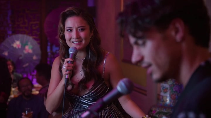 Emily_in_Paris_S02E10_WEBRip_x264-ION10_1274.jpg