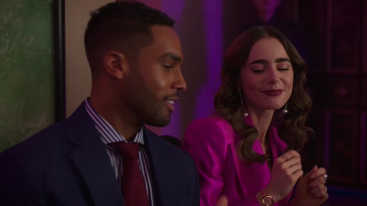 Emily_in_Paris_S02E10_WEBRip_x264-ION10_1278.jpg