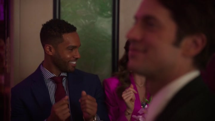 Emily_in_Paris_S02E10_WEBRip_x264-ION10_1281.jpg