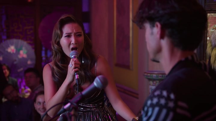 Emily_in_Paris_S02E10_WEBRip_x264-ION10_1340.jpg