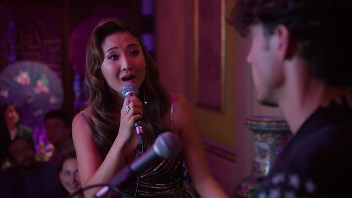 Emily_in_Paris_S02E10_WEBRip_x264-ION10_1343.jpg