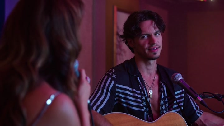 Emily_in_Paris_S02E10_WEBRip_x264-ION10_1347.jpg Emily_in_Paris_S02E10_WEBRip_x264-ION10_1347.jpg