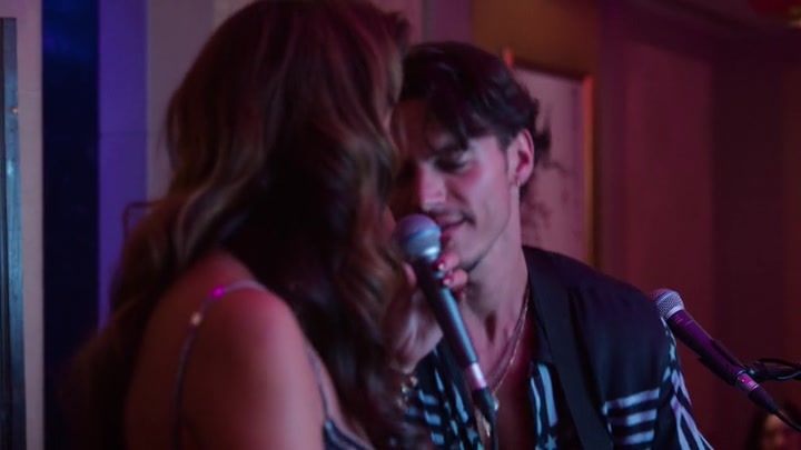 Emily_in_Paris_S02E10_WEBRip_x264-ION10_1376.jpg Emily_in_Paris_S02E10_WEBRip_x264-ION10_1376.jpg