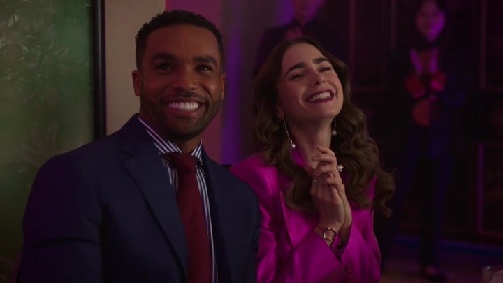 Emily_in_Paris_S02E10_WEBRip_x264-ION10_1394.jpg