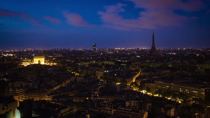 Emily_in_Paris_S02E10_WEBRip_x264-ION10_1404.jpg