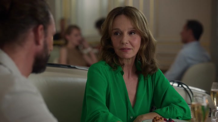 Emily_in_Paris_S02E10_WEBRip_x264-ION10_1444.jpg
