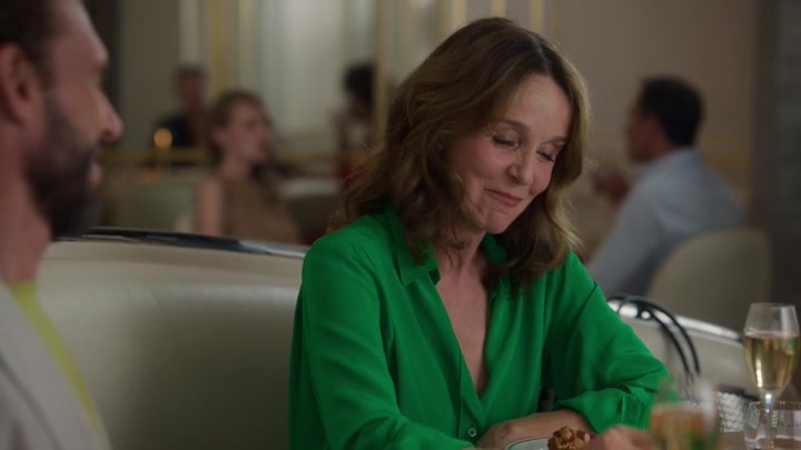Emily_in_Paris_S02E10_WEBRip_x264-ION10_1467.jpg