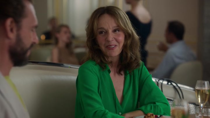 Emily_in_Paris_S02E10_WEBRip_x264-ION10_1471.jpg