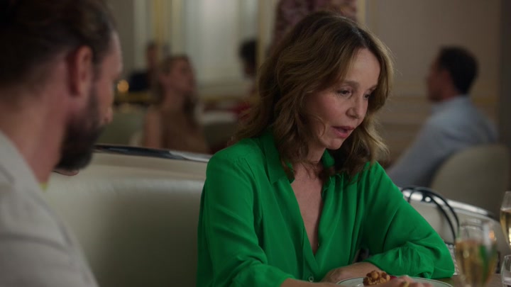 Emily_in_Paris_S02E10_WEBRip_x264-ION10_1492.jpg
