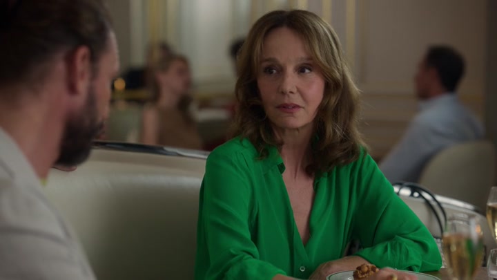 Emily_in_Paris_S02E10_WEBRip_x264-ION10_1493.jpg