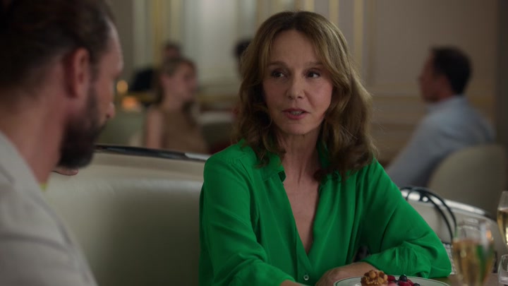 Emily_in_Paris_S02E10_WEBRip_x264-ION10_1495.jpg
