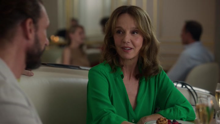 Emily_in_Paris_S02E10_WEBRip_x264-ION10_1496.jpg