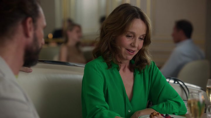 Emily_in_Paris_S02E10_WEBRip_x264-ION10_1500.jpg