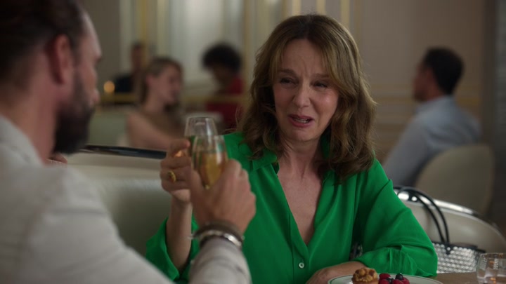Emily_in_Paris_S02E10_WEBRip_x264-ION10_1522.jpg