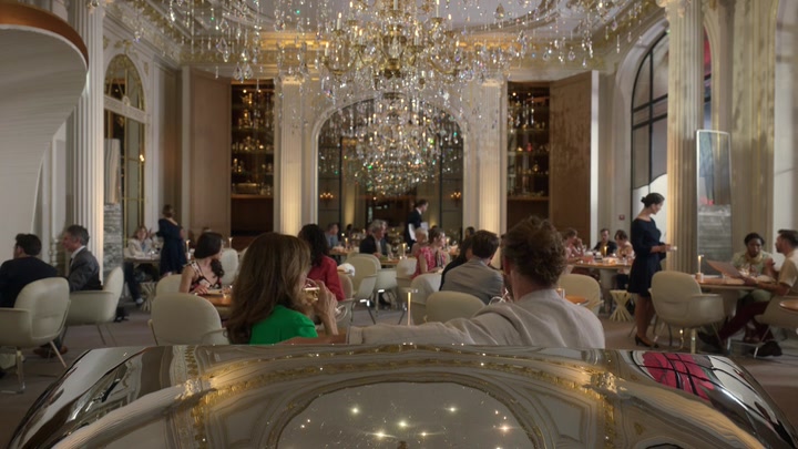 Emily_in_Paris_S02E10_WEBRip_x264-ION10_1527.jpg