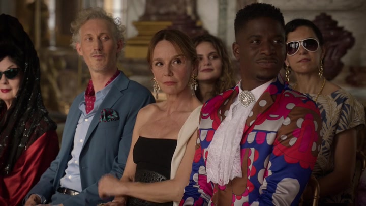Emily_in_Paris_S02E10_WEBRip_x264-ION10_1563.jpg