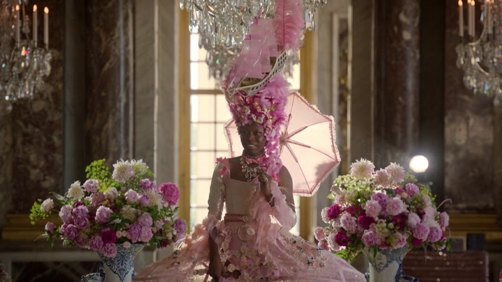 Emily_in_Paris_S02E10_WEBRip_x264-ION10_1571.jpg