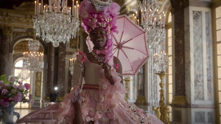 Emily_in_Paris_S02E10_WEBRip_x264-ION10_1576.jpg