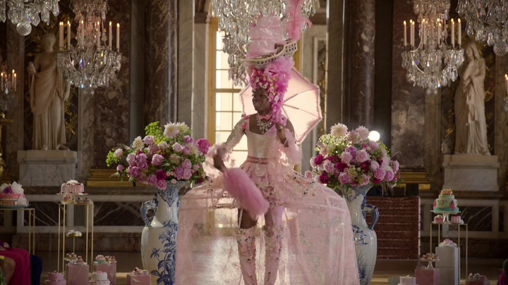 Emily_in_Paris_S02E10_WEBRip_x264-ION10_1581.jpg