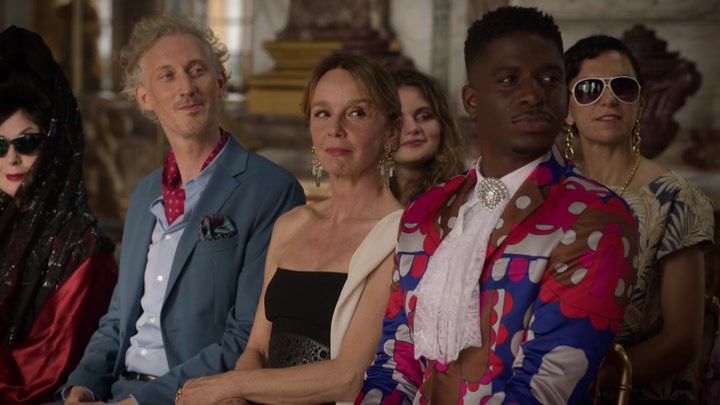 Emily_in_Paris_S02E10_WEBRip_x264-ION10_1610.jpg