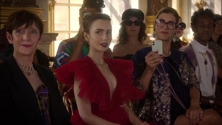 Emily_in_Paris_S02E10_WEBRip_x264-ION10_1614.jpg