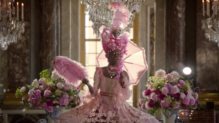 Emily_in_Paris_S02E10_WEBRip_x264-ION10_1618.jpg