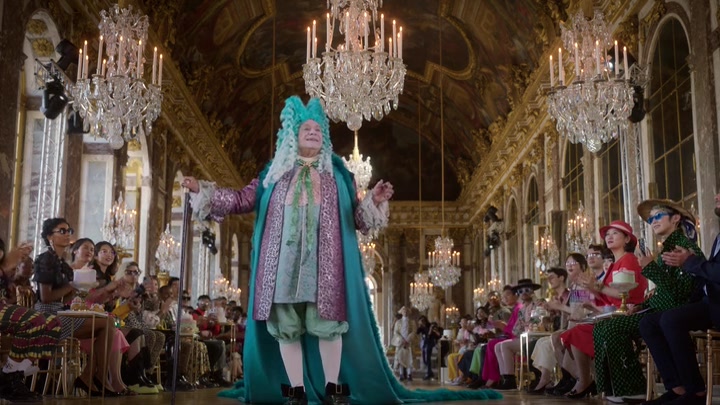 Emily_in_Paris_S02E10_WEBRip_x264-ION10_1657.jpg