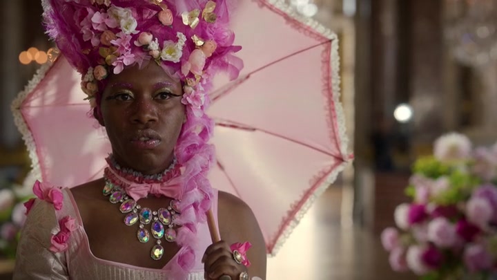 Emily_in_Paris_S02E10_WEBRip_x264-ION10_1660.jpg