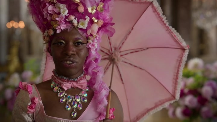 Emily_in_Paris_S02E10_WEBRip_x264-ION10_1665.jpg