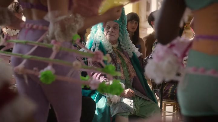 Emily_in_Paris_S02E10_WEBRip_x264-ION10_1719.jpg