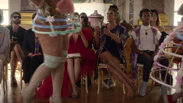 Emily_in_Paris_S02E10_WEBRip_x264-ION10_1730.jpg