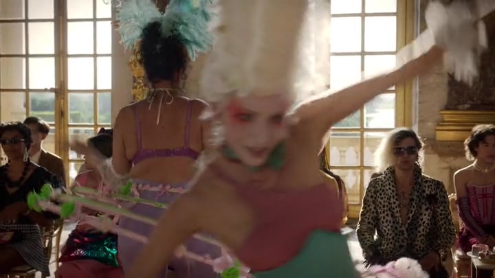 Emily_in_Paris_S02E10_WEBRip_x264-ION10_1784.jpg