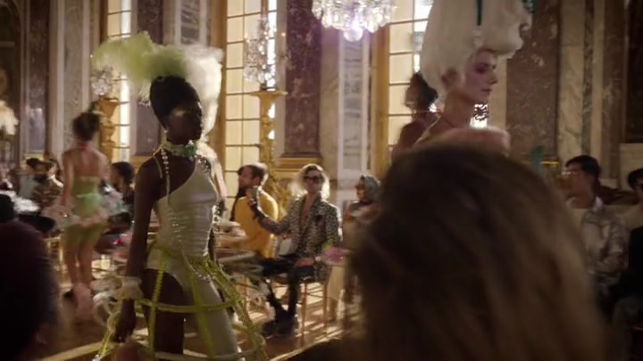 Emily_in_Paris_S02E10_WEBRip_x264-ION10_1809.jpg