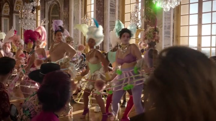 Emily_in_Paris_S02E10_WEBRip_x264-ION10_1824.jpg