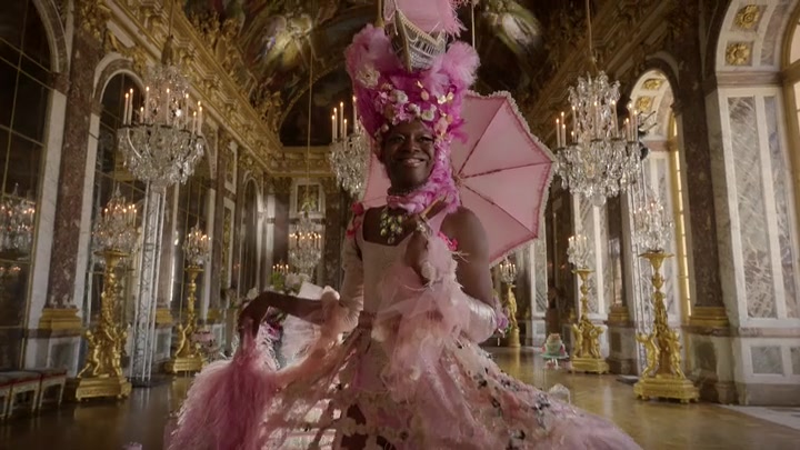 Emily_in_Paris_S02E10_WEBRip_x264-ION10_1855.jpg