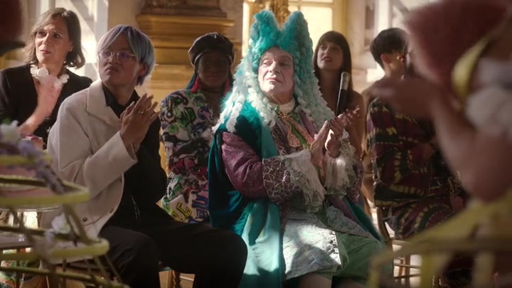 Emily_in_Paris_S02E10_WEBRip_x264-ION10_1860.jpg