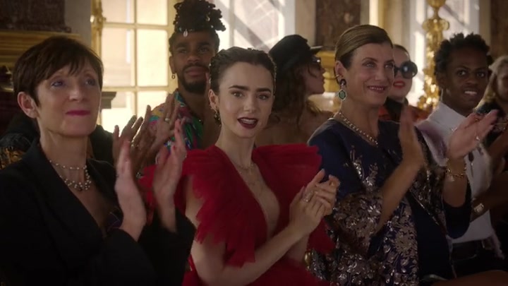 Emily_in_Paris_S02E10_WEBRip_x264-ION10_1867.jpg